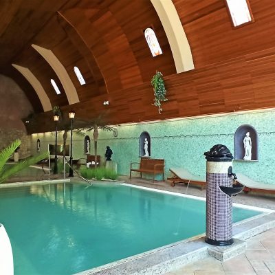 Hot thermal pool with drinking fountain in Naturmed Hotel Carbona